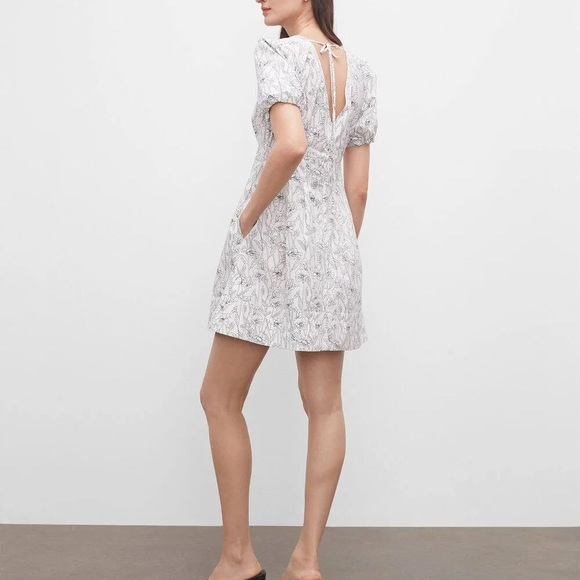 Club Monaco NWT Double V Tie Back Floral Mini Dress Short Sleeve Size 00 - Picture 2 of 6